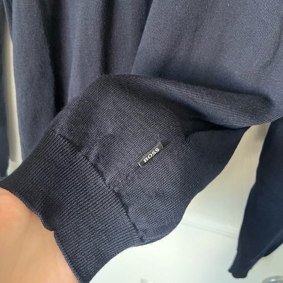 Men’s Hugo Boss V Neck Slim Fit 100% Merino Wool| Size Medium - Picture 3 of 5